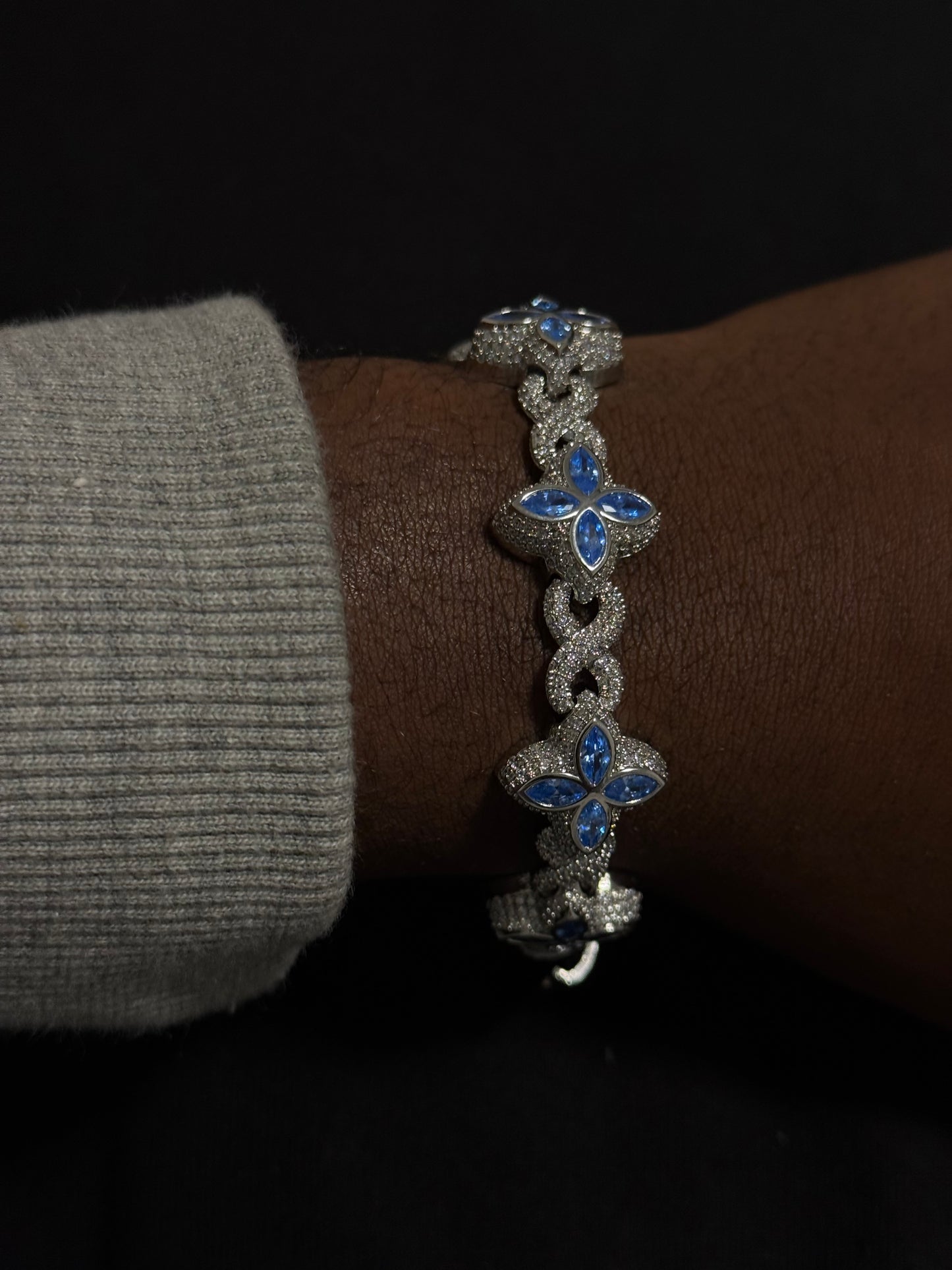 Flower link bracelet