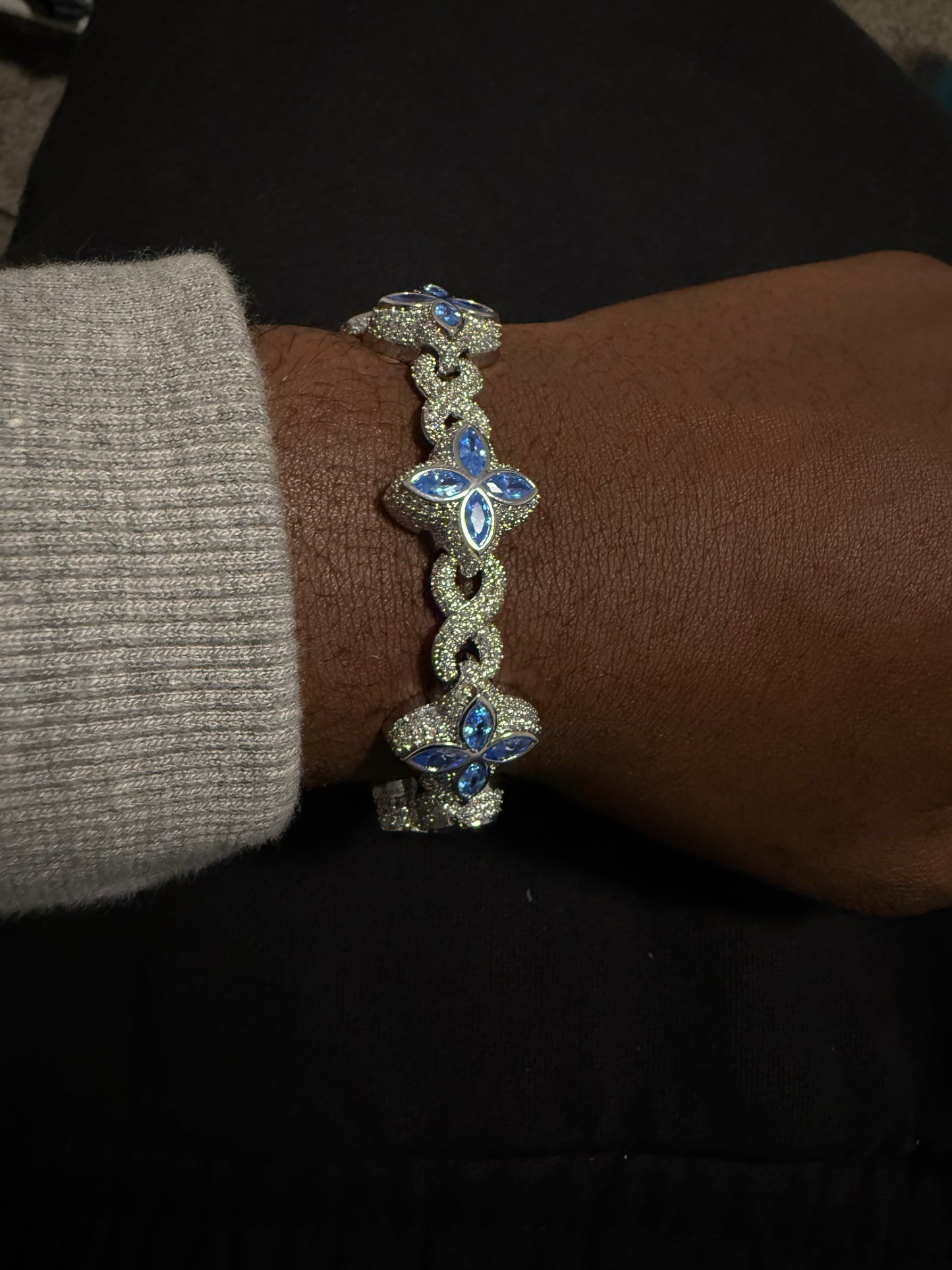 Flower link bracelet