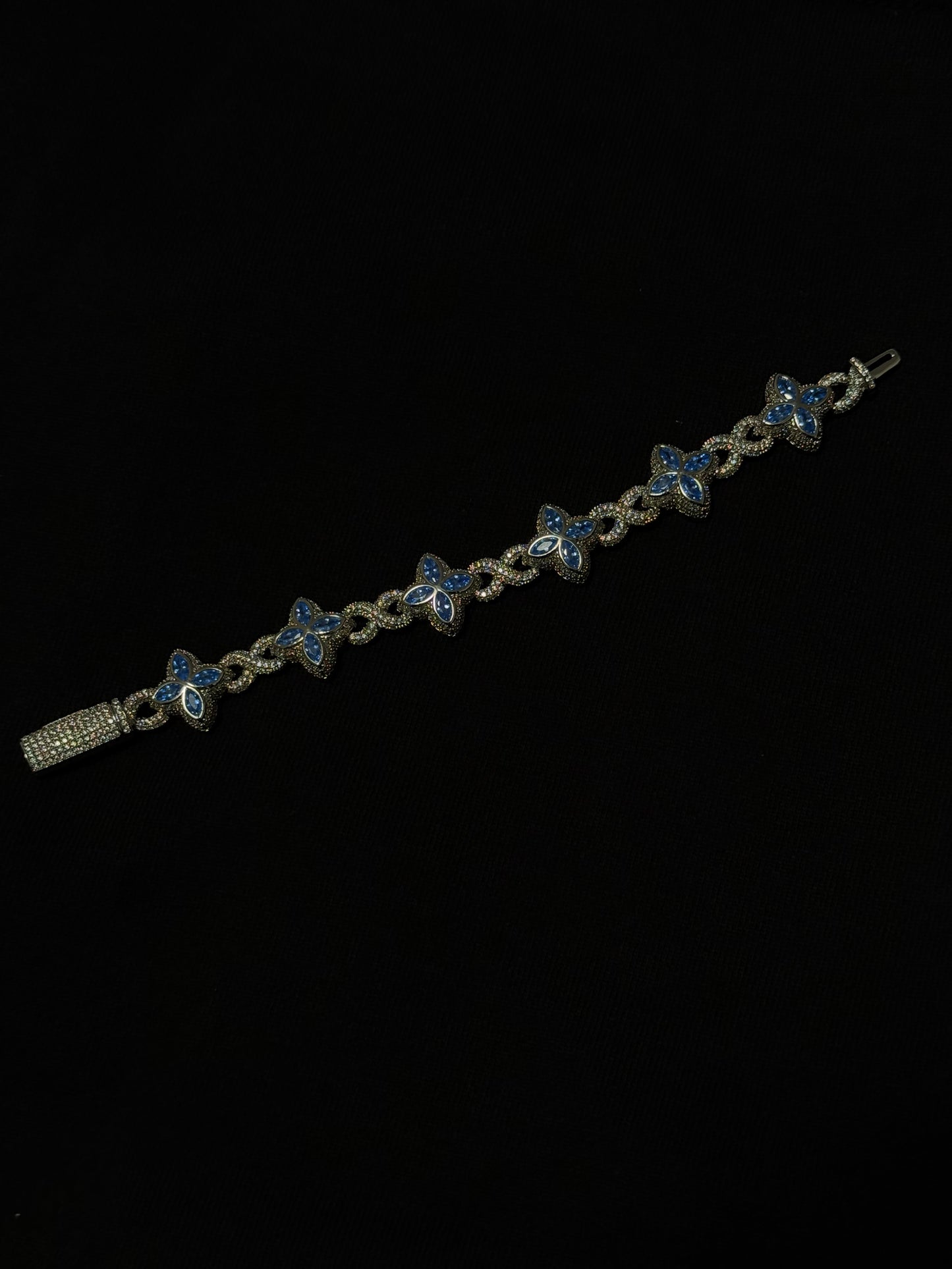 Flower link bracelet