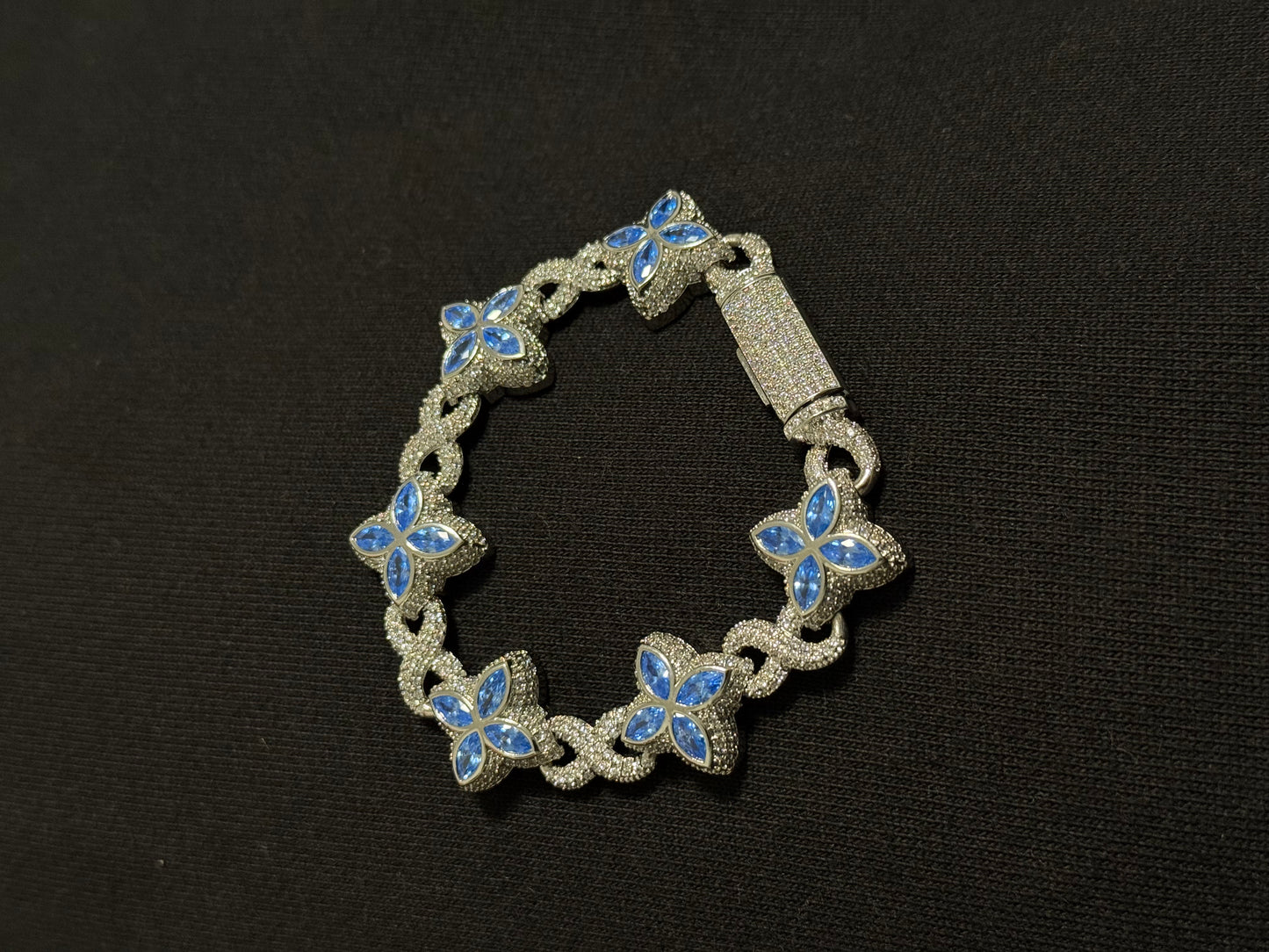 Flower link bracelet